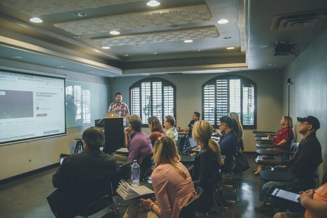 8 Powerful Sales Pitch Ideas to Help You Create Winning Presentations