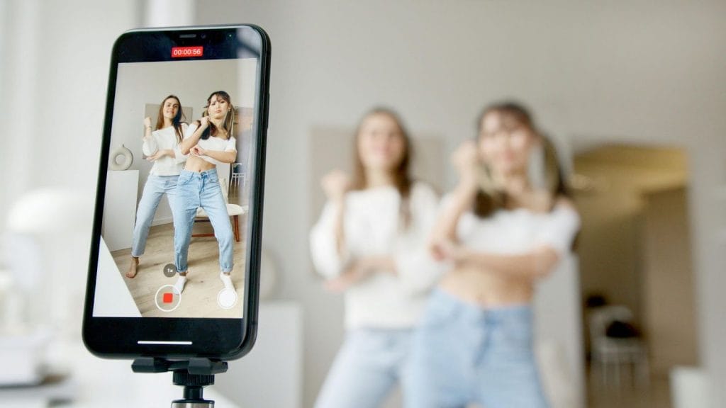 Building a High-Converting Retargeting Audience With Videos Building a High-Converting Retargeting Audience With Videos - Adilo Blog
